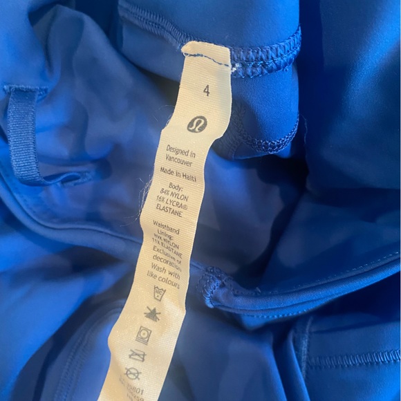 Lululemon tight with pockets - never worn - size 4 - Picture 4 of 5